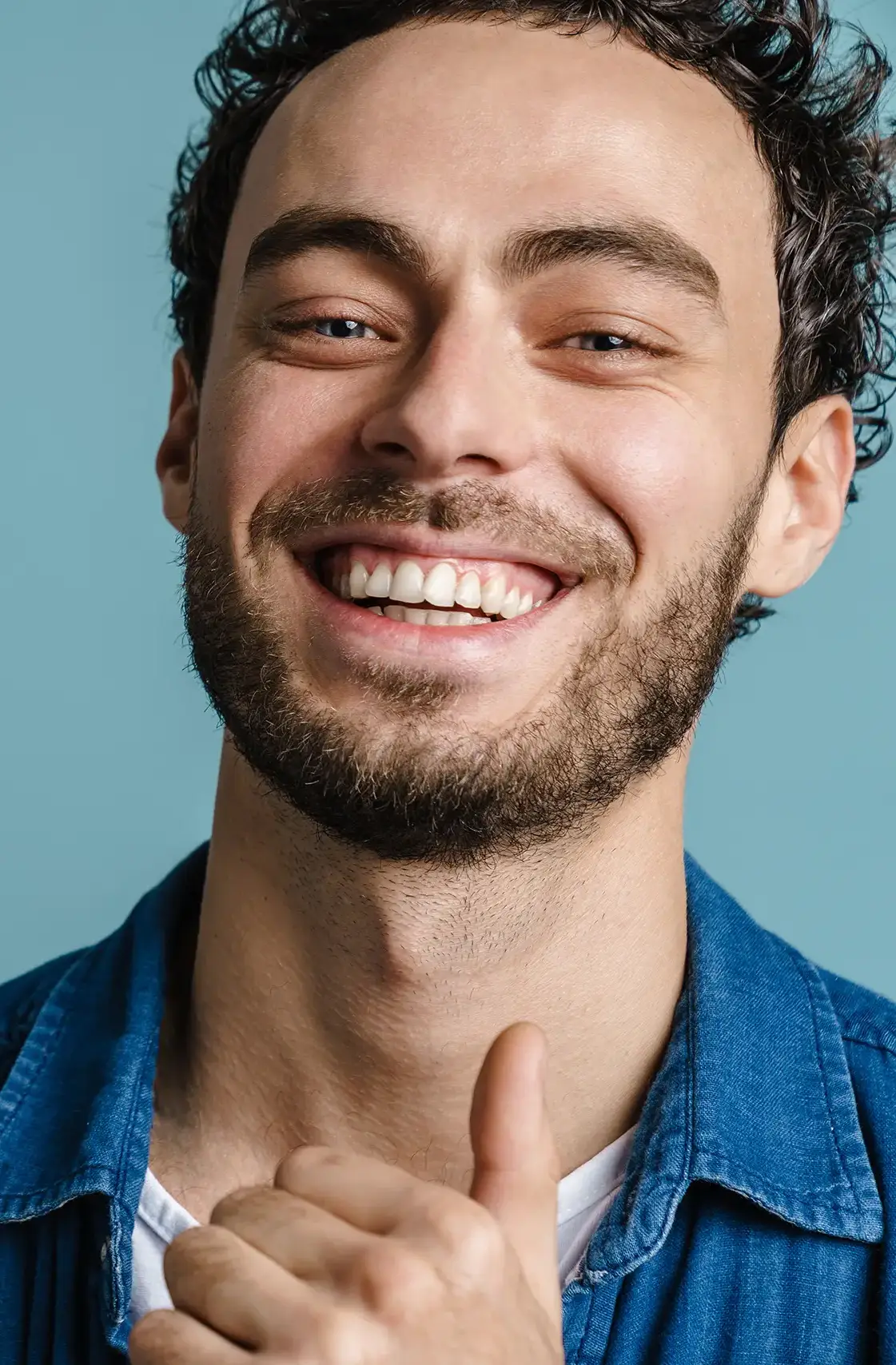 chico sonriendo